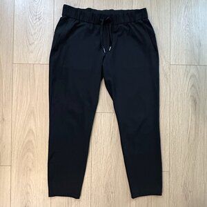 LULULEMON ON THE FLY PANT - BLACK - SZ 10